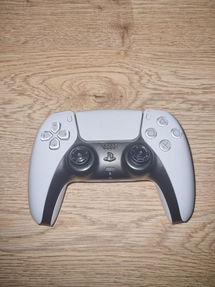 PS5 controller - Image 1