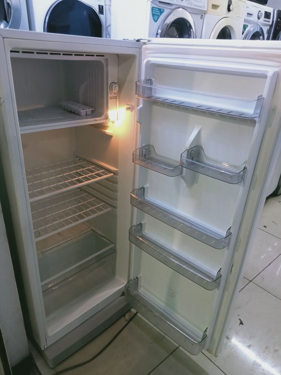 Super general refrigerator available for sale - Image 1