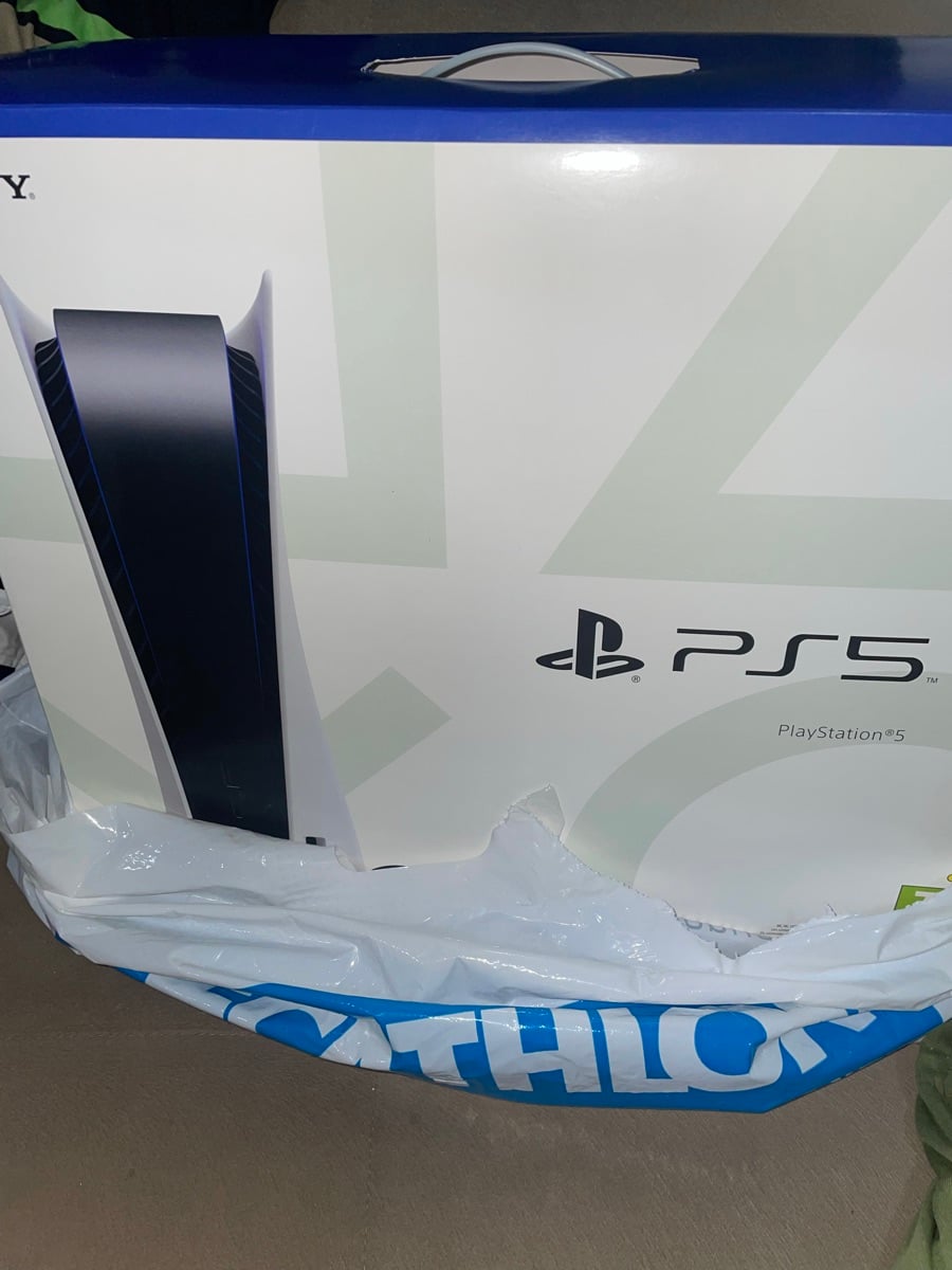 Ps5 disc 1tb with fifa 26 and 20 games same as new - Image 1