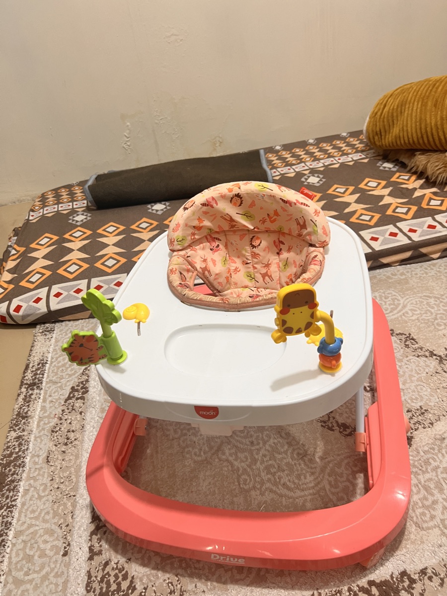 Light used baby walker with box - Image 2