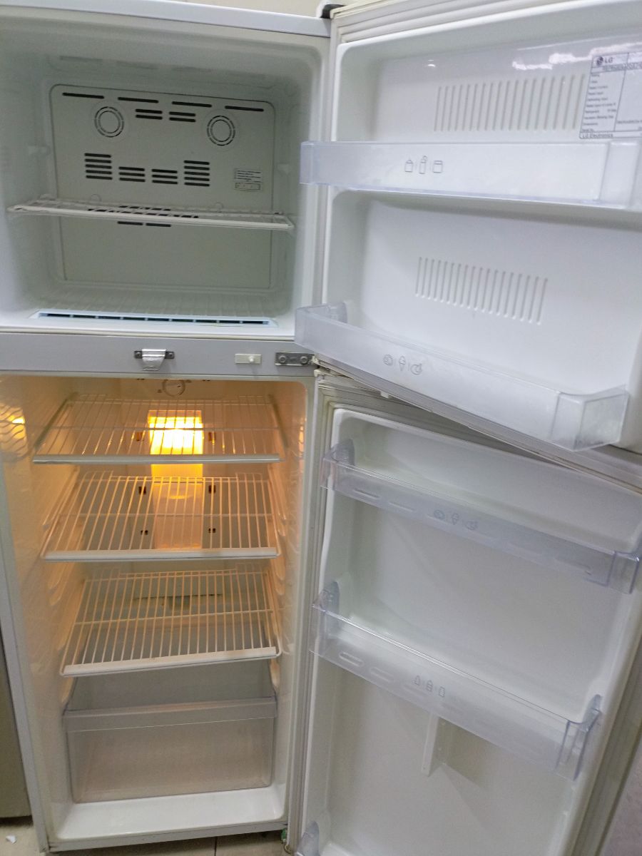 Lg refrigerator - Image 2