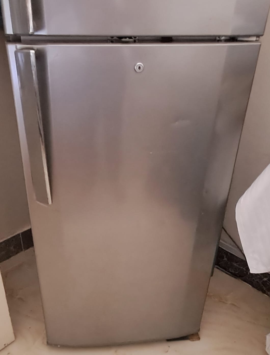 Double Door LG Fridge Silver Color - Image 2