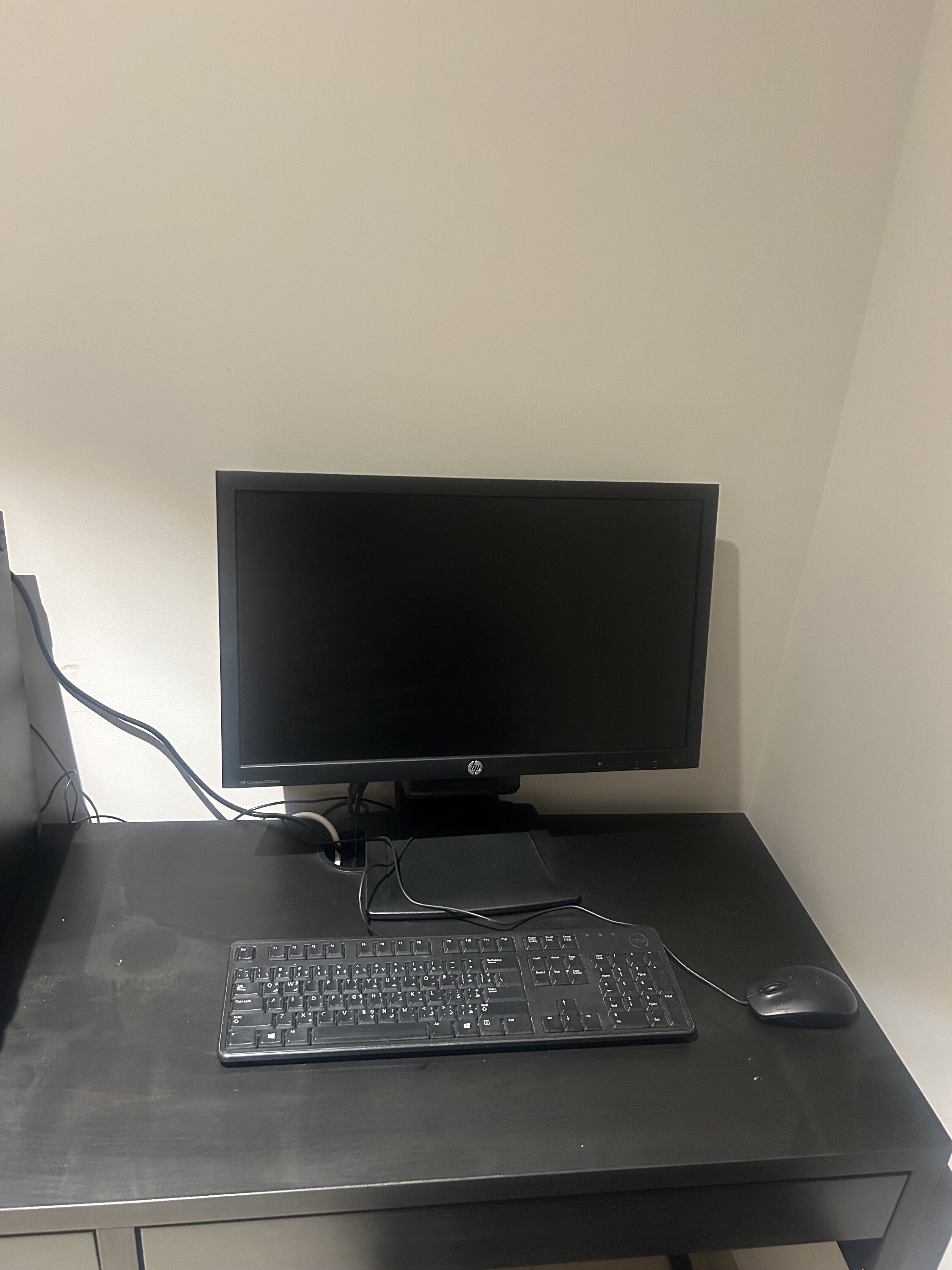 Windows desktop computer with desk and gaming chair - Image 2