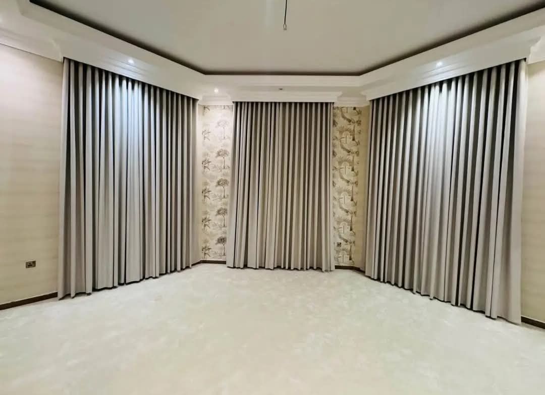 Curtain and sofa - Image 2