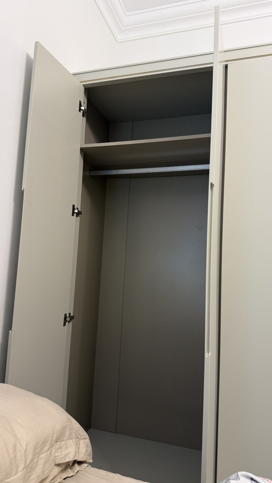 King size bedroom  - Image 6