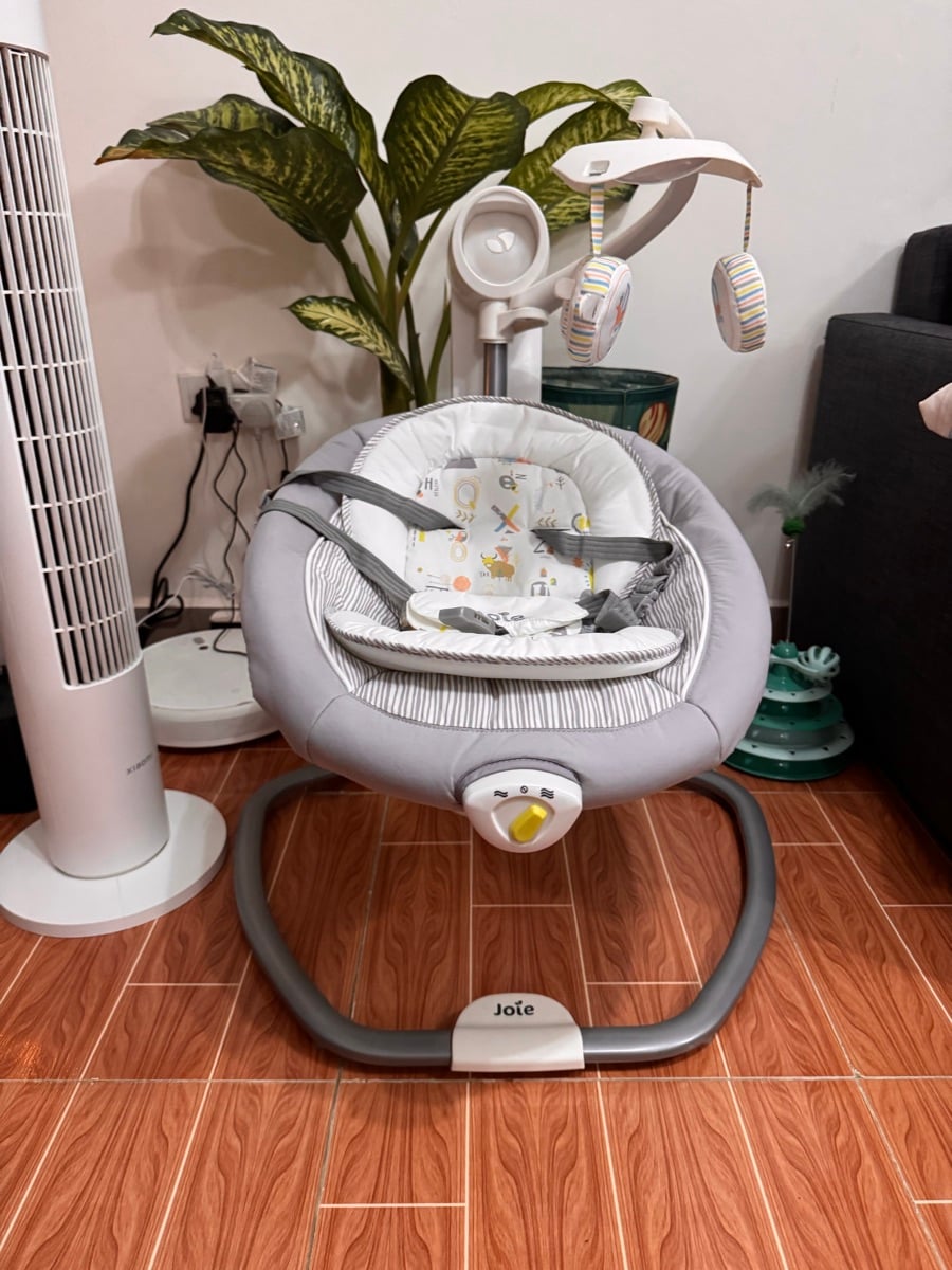 2 way swivel swing for new born and upwards - Image 1