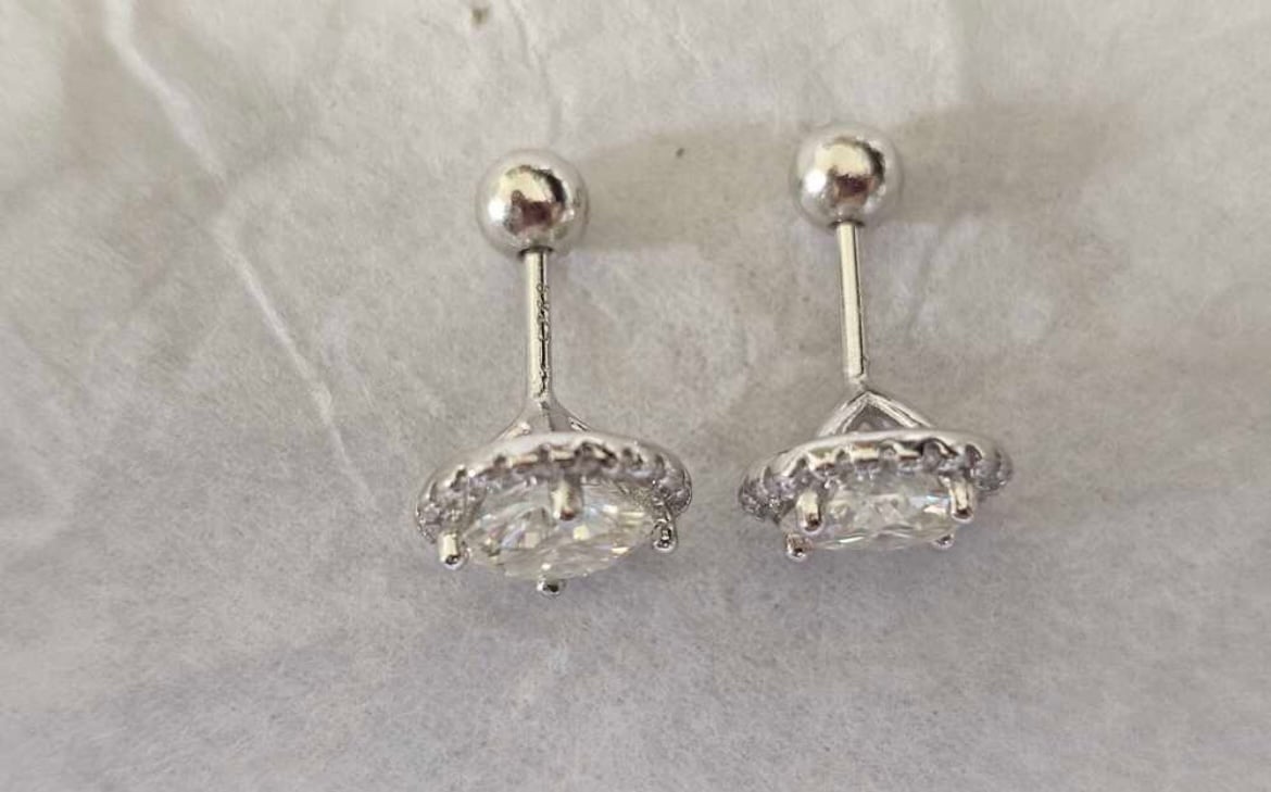1 carat moissanite earrings  - Image 2