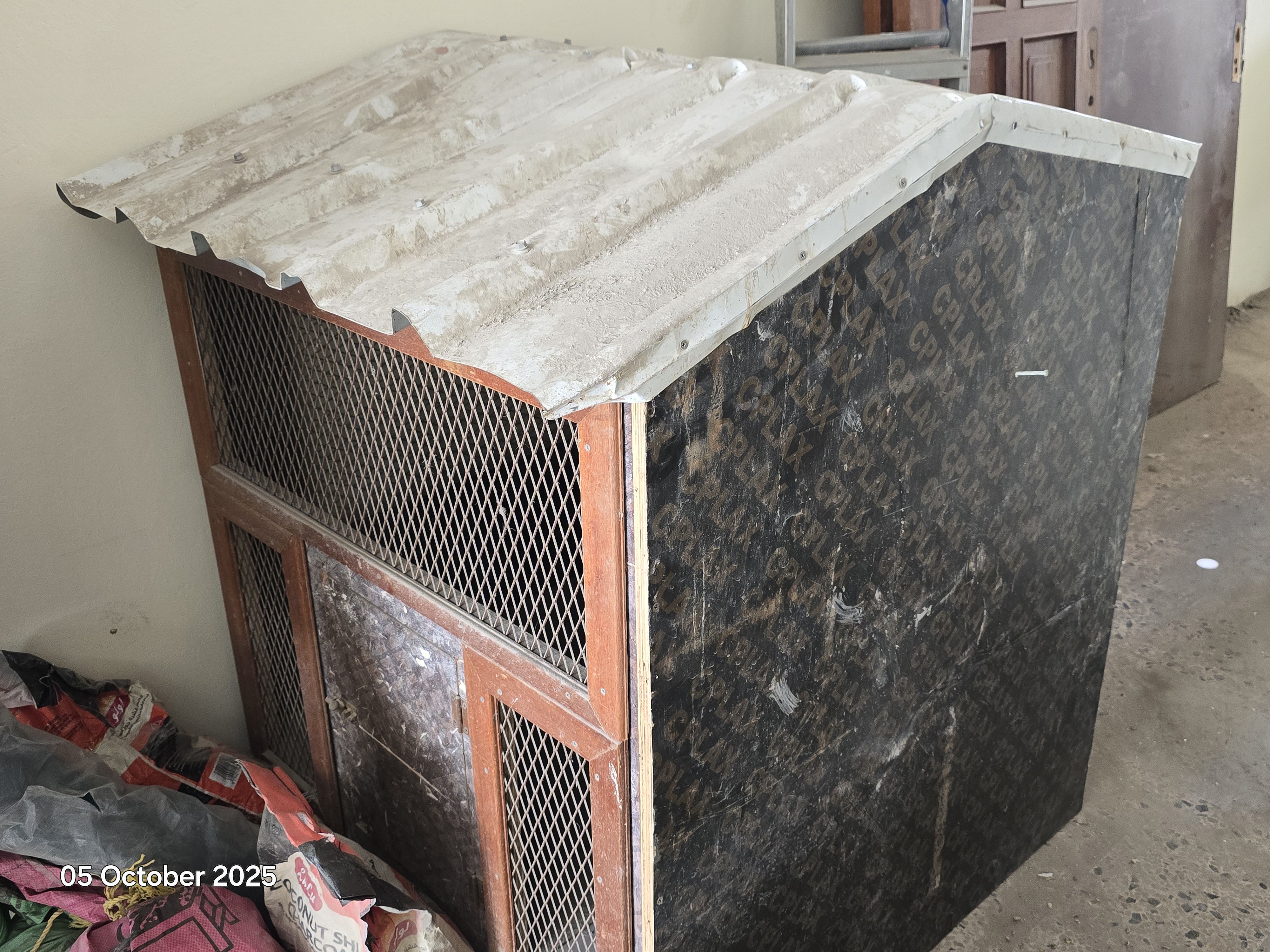 Pet cage wooden - Image 8