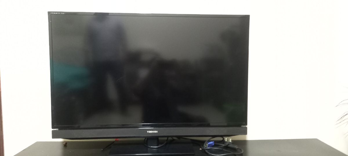 Toshiba 40 TV with wooden stand from ikea - Image 4