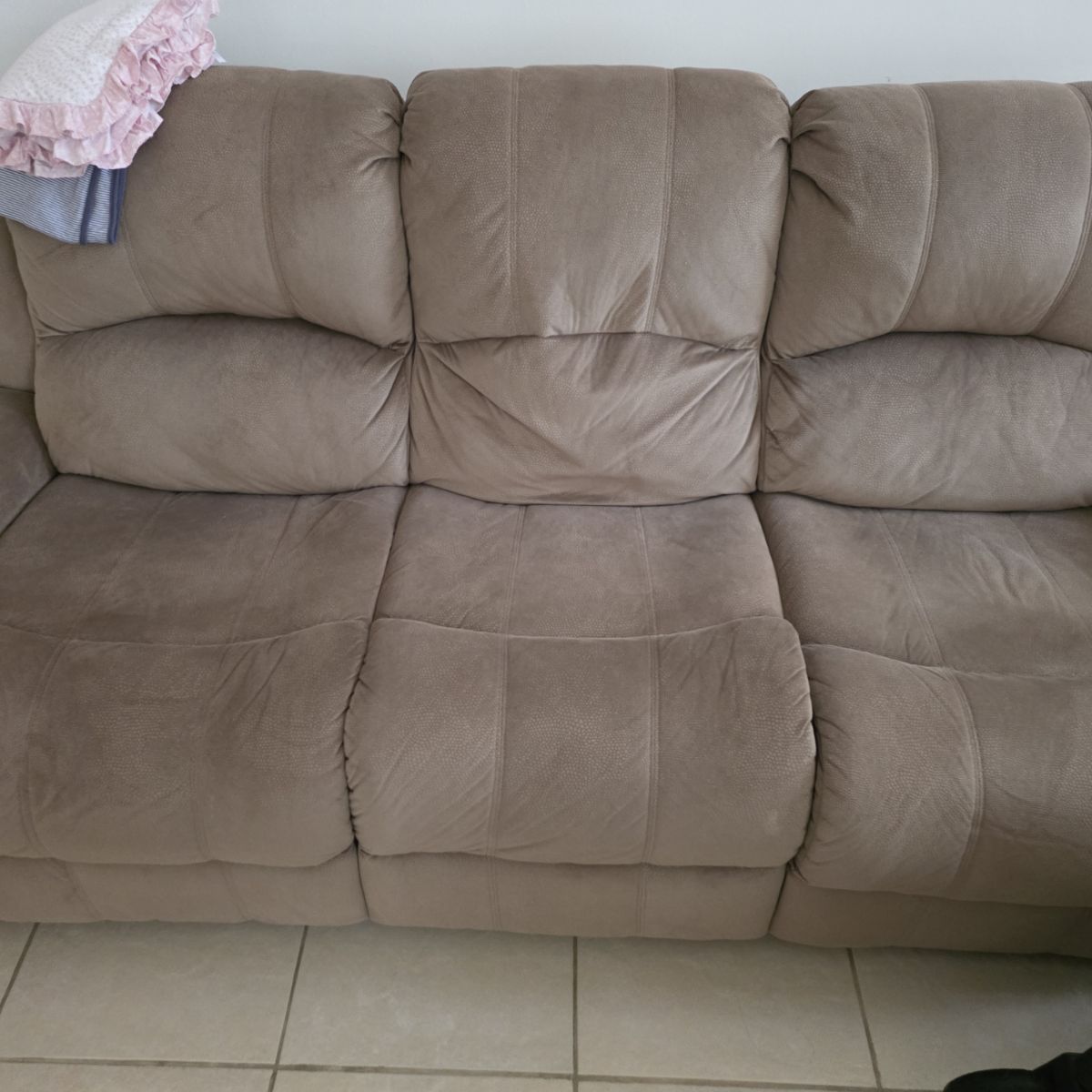 Recliner sofa set for sale - Image 3
