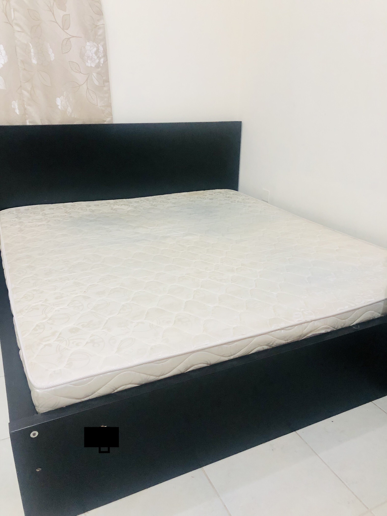 BED AND MATTRESS KING SIZE 200*190 h=15cm GOOD CONDITION LIKE NEW  - Image 5