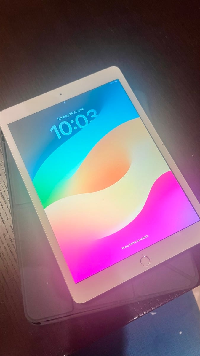 Ipad 8th generation - Image 2