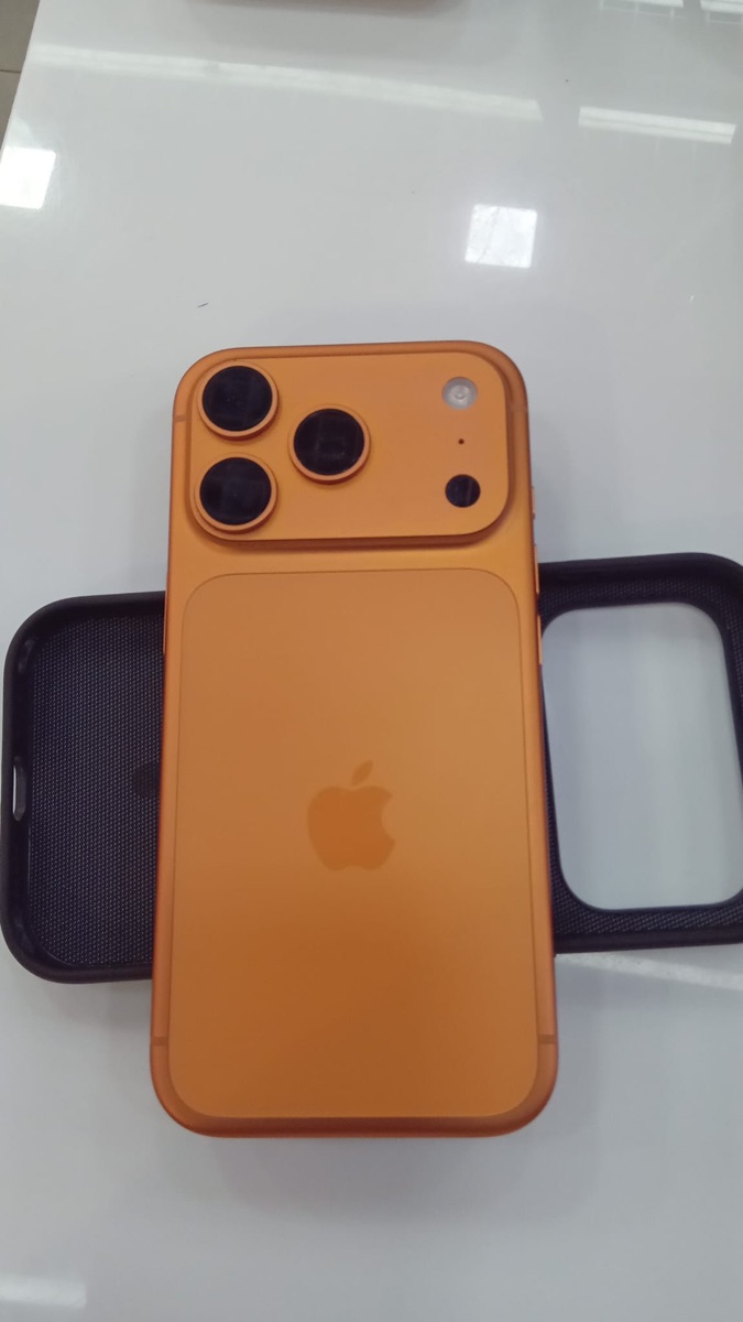 Iphone 17 pro 256 Used - Image 1