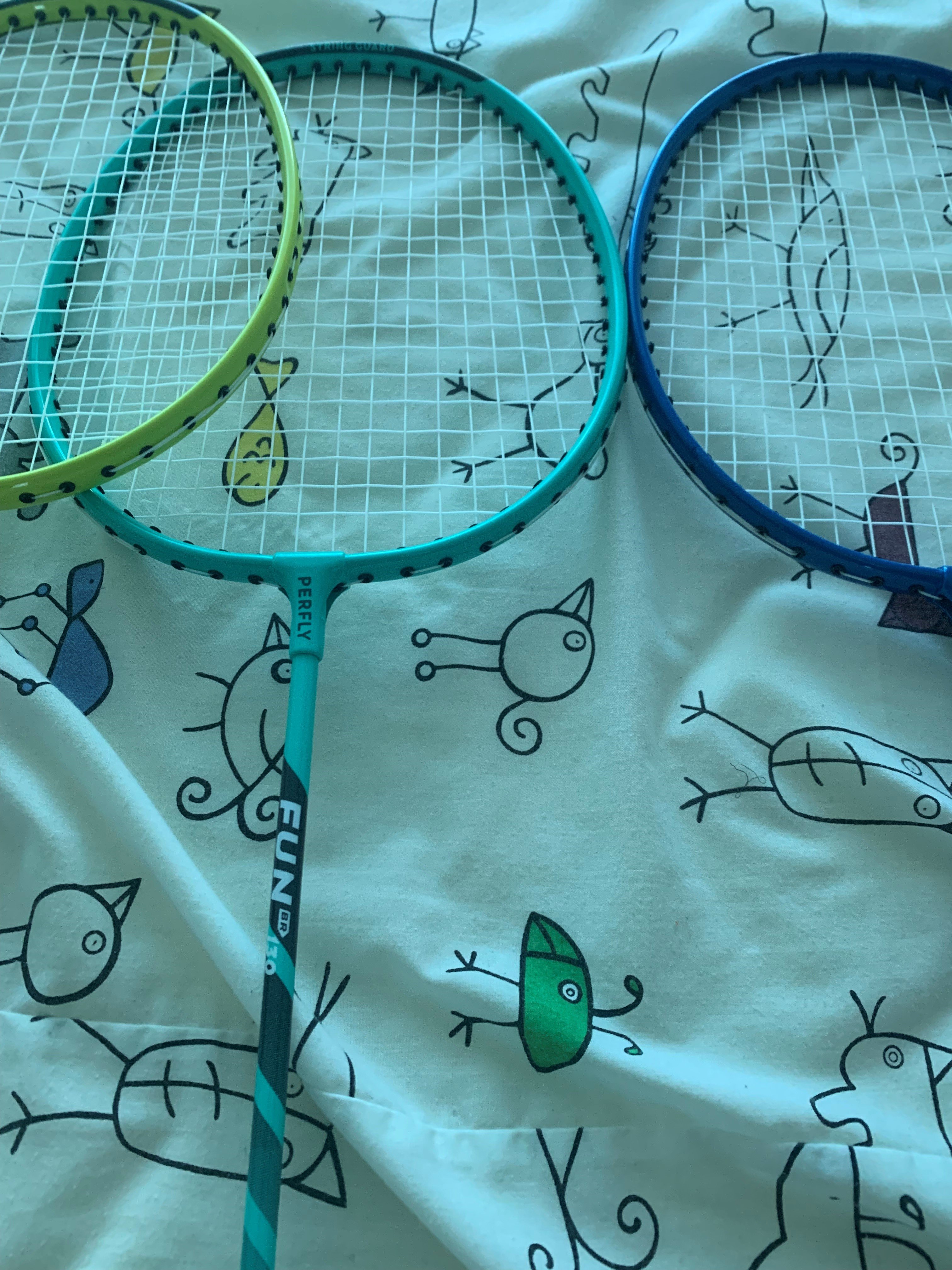 Badminton set 4 rackets and 2 Balls - Image 4