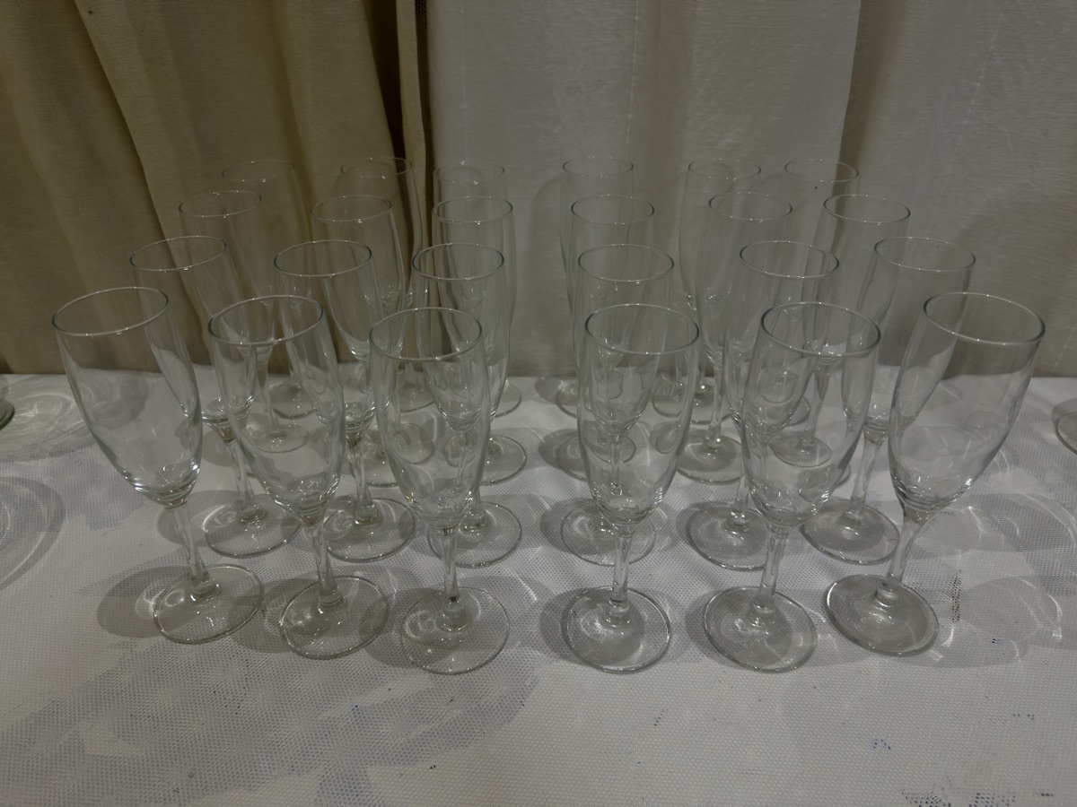37 Champagne/wine glass, 1 electric opener, traditional silver ice bucket, drink dispenser - Image 9