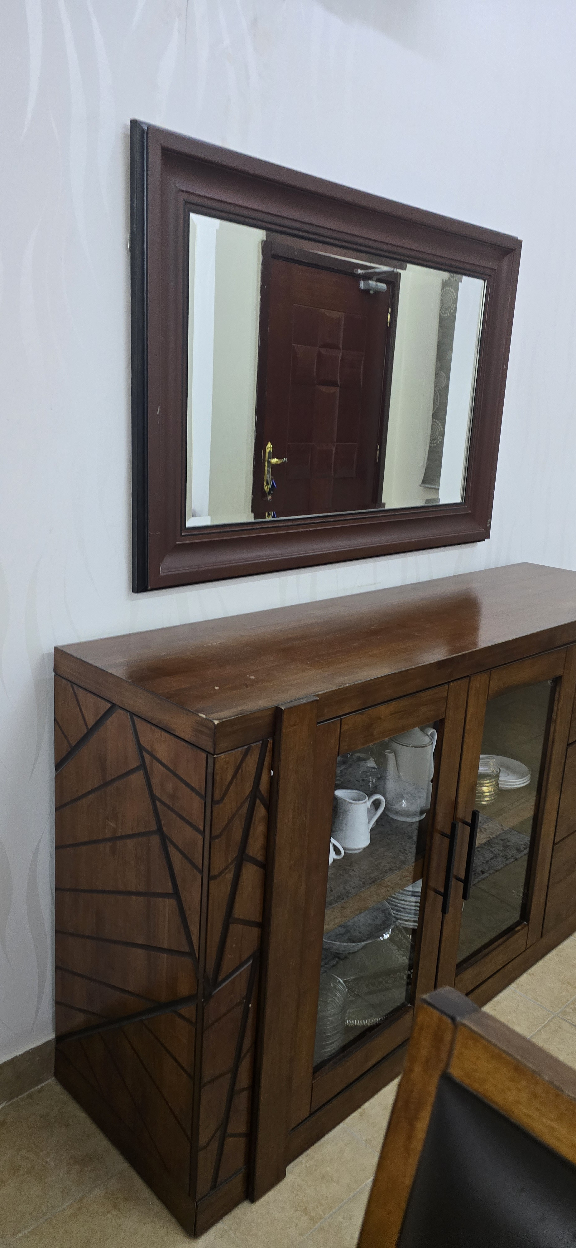 *Fine craftsmanship 8 seater Square Dining Table with Dish cabinet - Image 2