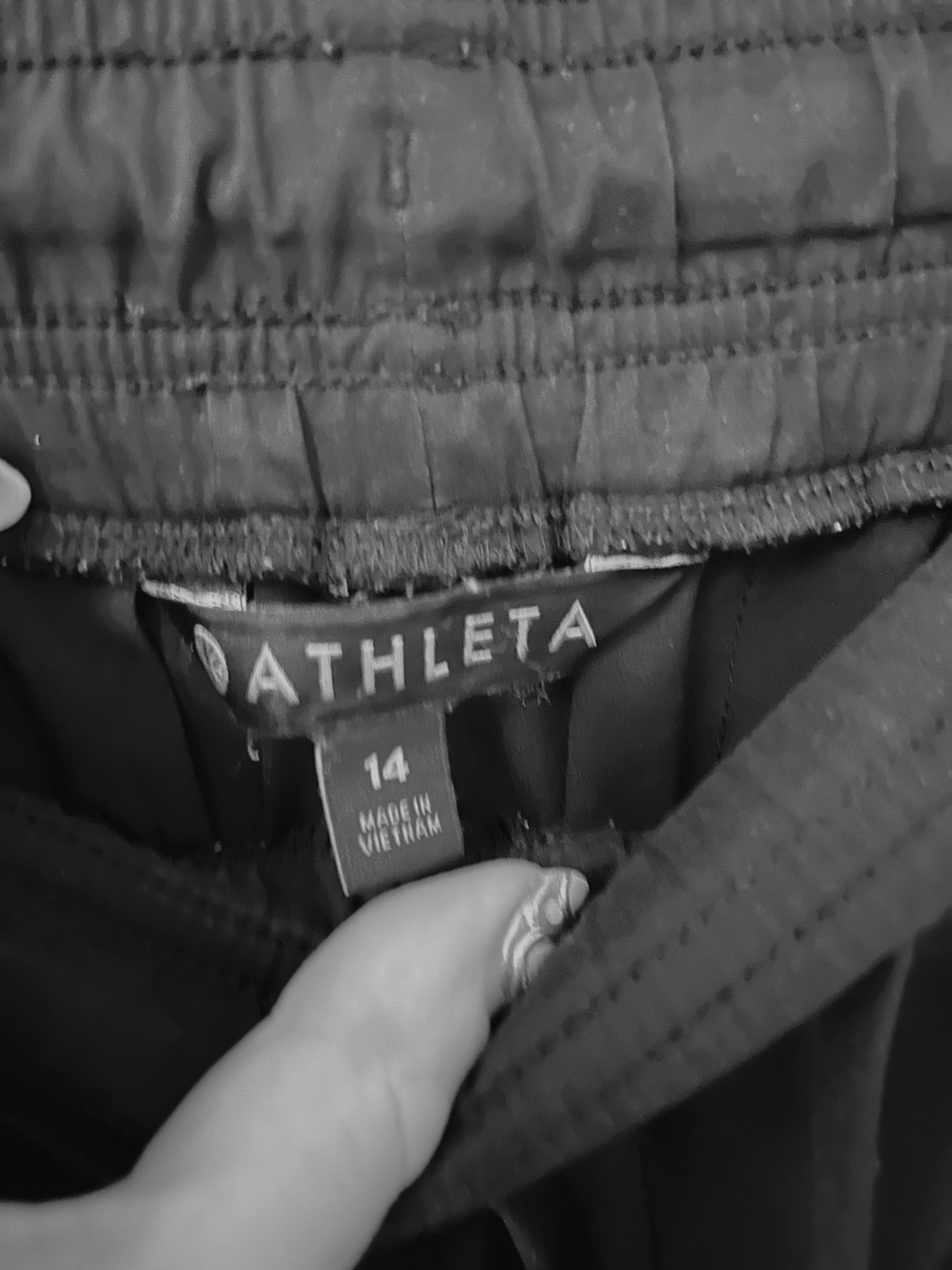 Athleta ladies Yoga/workout/casual pants - Image 4