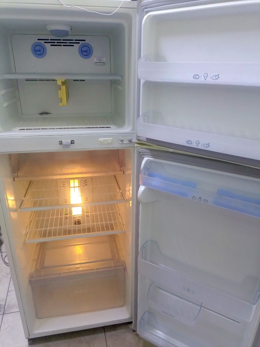 Lg refrigerator - Image 2