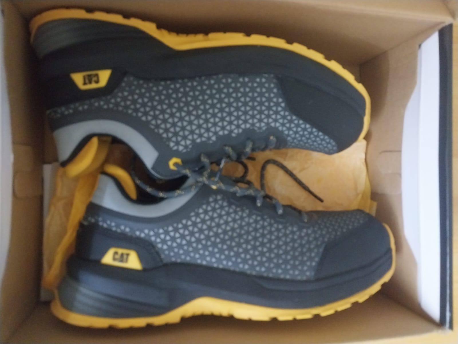 Caterpillar Safety Shoe Size 41 Like N - Image 1