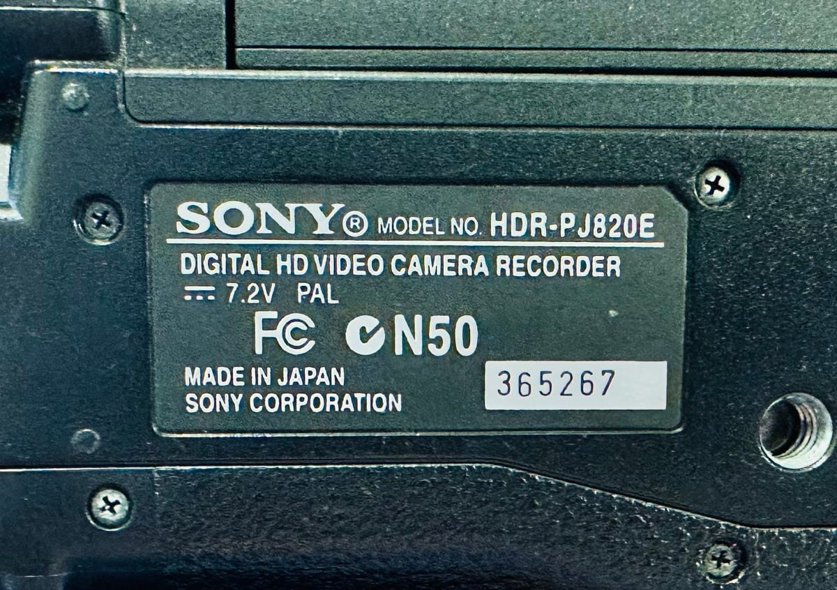 Sony Handycam with Projector - Image 2