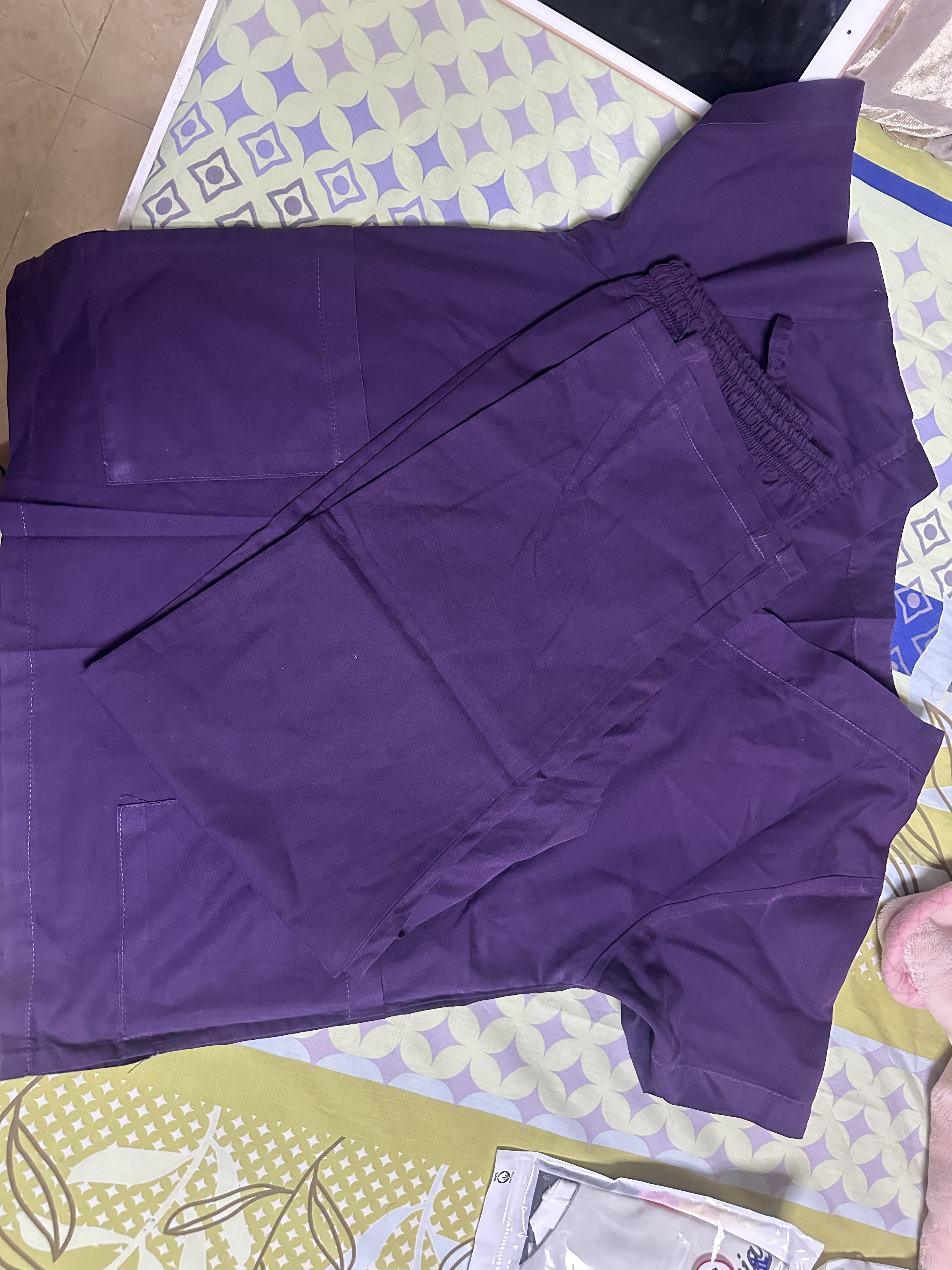 Mint condition clothes  - Image 8