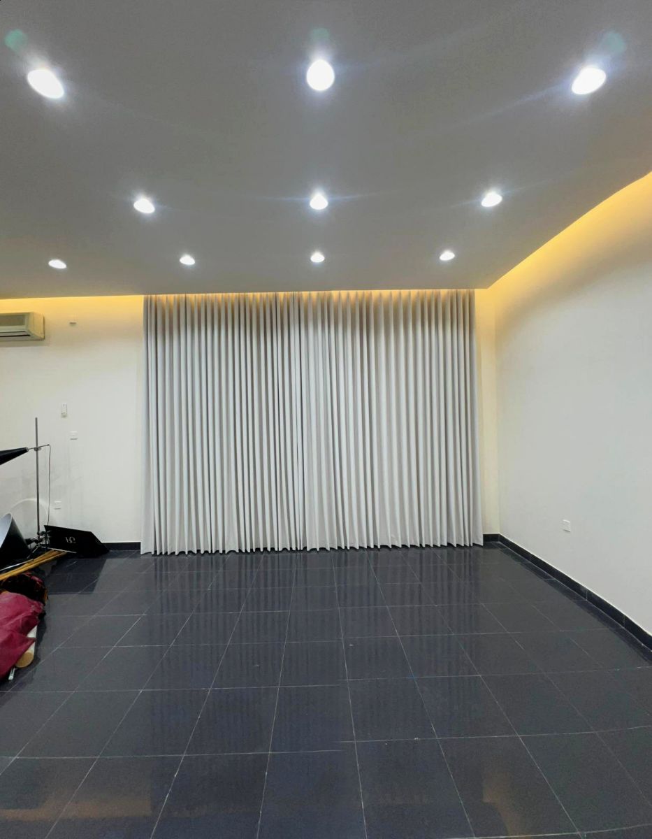 Curting, Carpet, Sofa, Wallpaper,  Furniture - Image 8