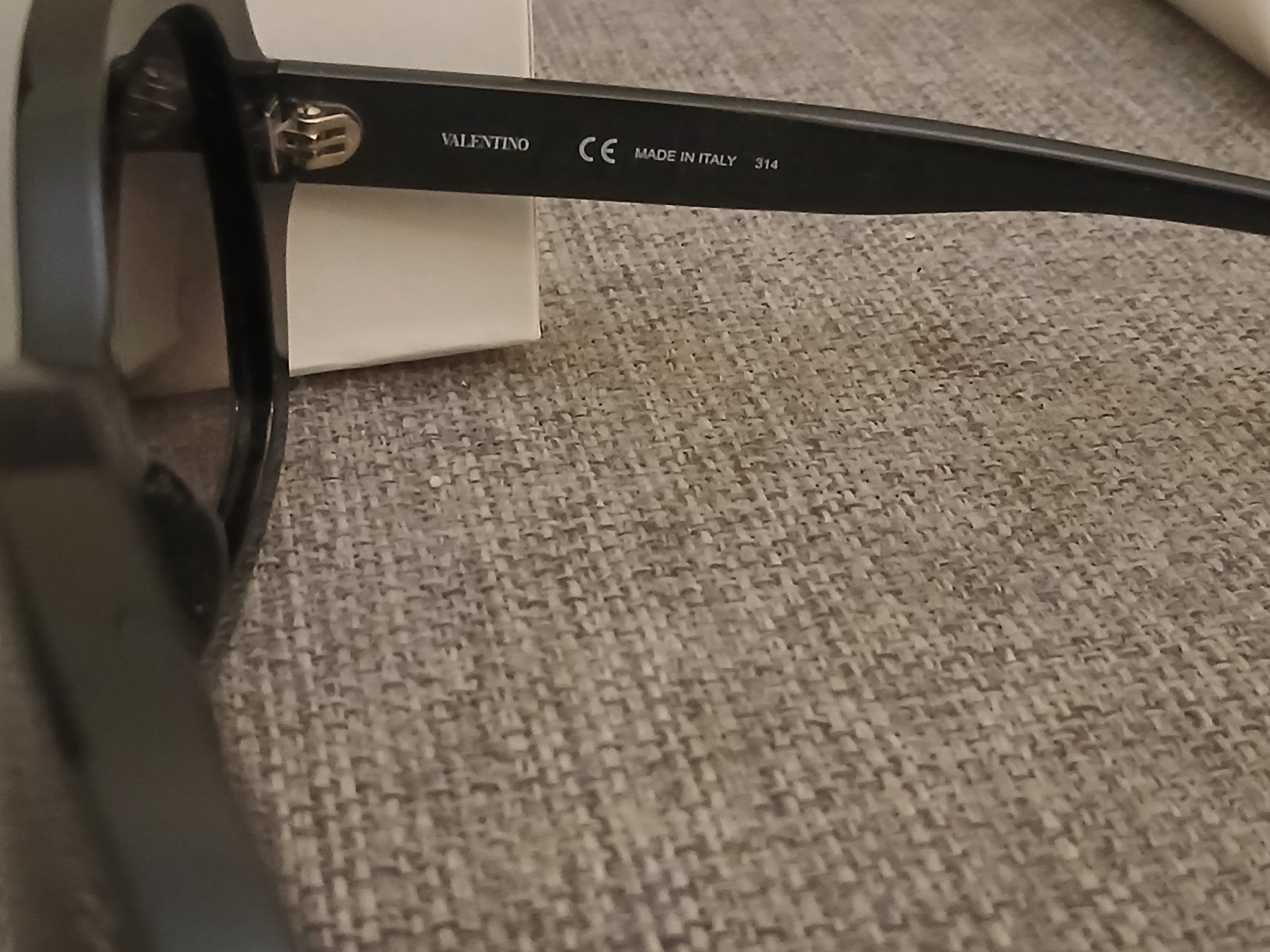 Sunglasses (Valentino) - Image 6