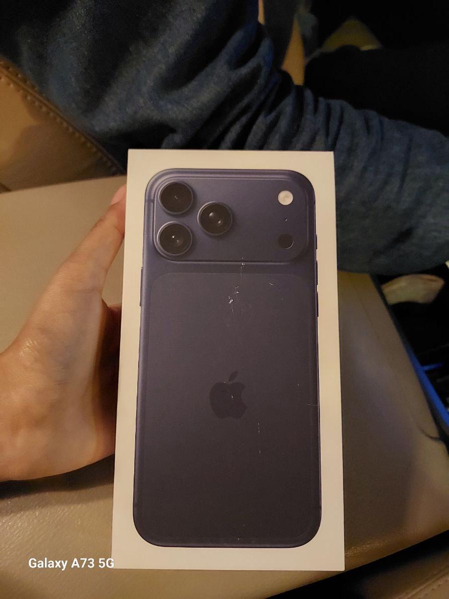 I phon 17promax - Image 1