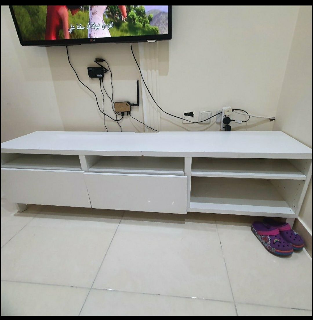 L shape sofa from home center white leather easy to clean and very comfortable - Image 2