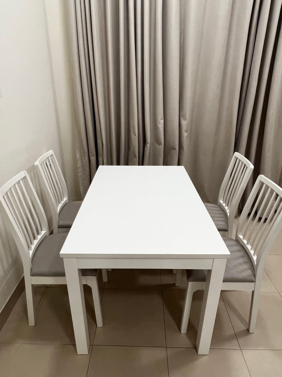 Ikea extendable table + 4 chairs - Image 1