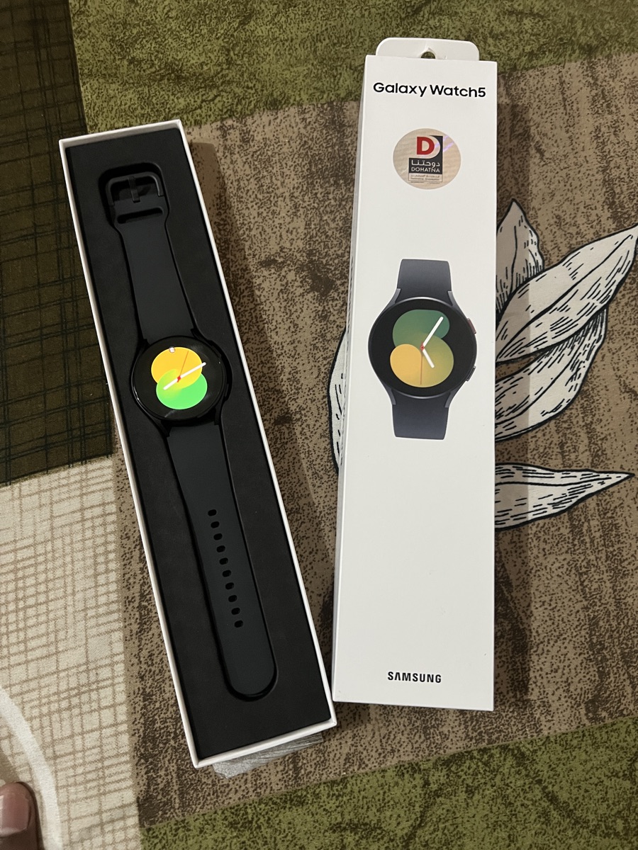 Samsung Galaxy Watch 5 40mm Graphite (brand new) - Image 1