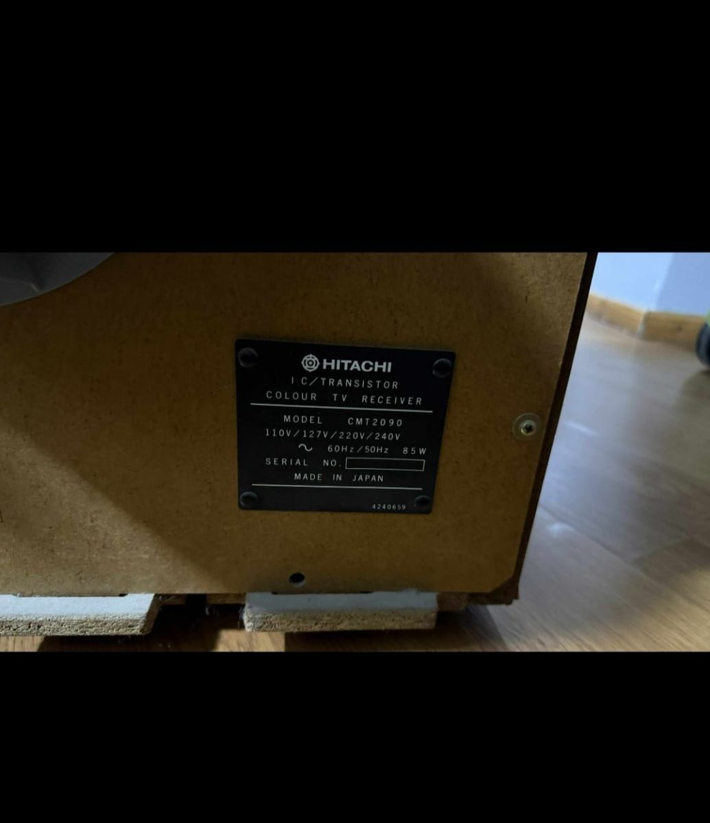 Vintage HITACHI CMT2090 TV - Image 1
