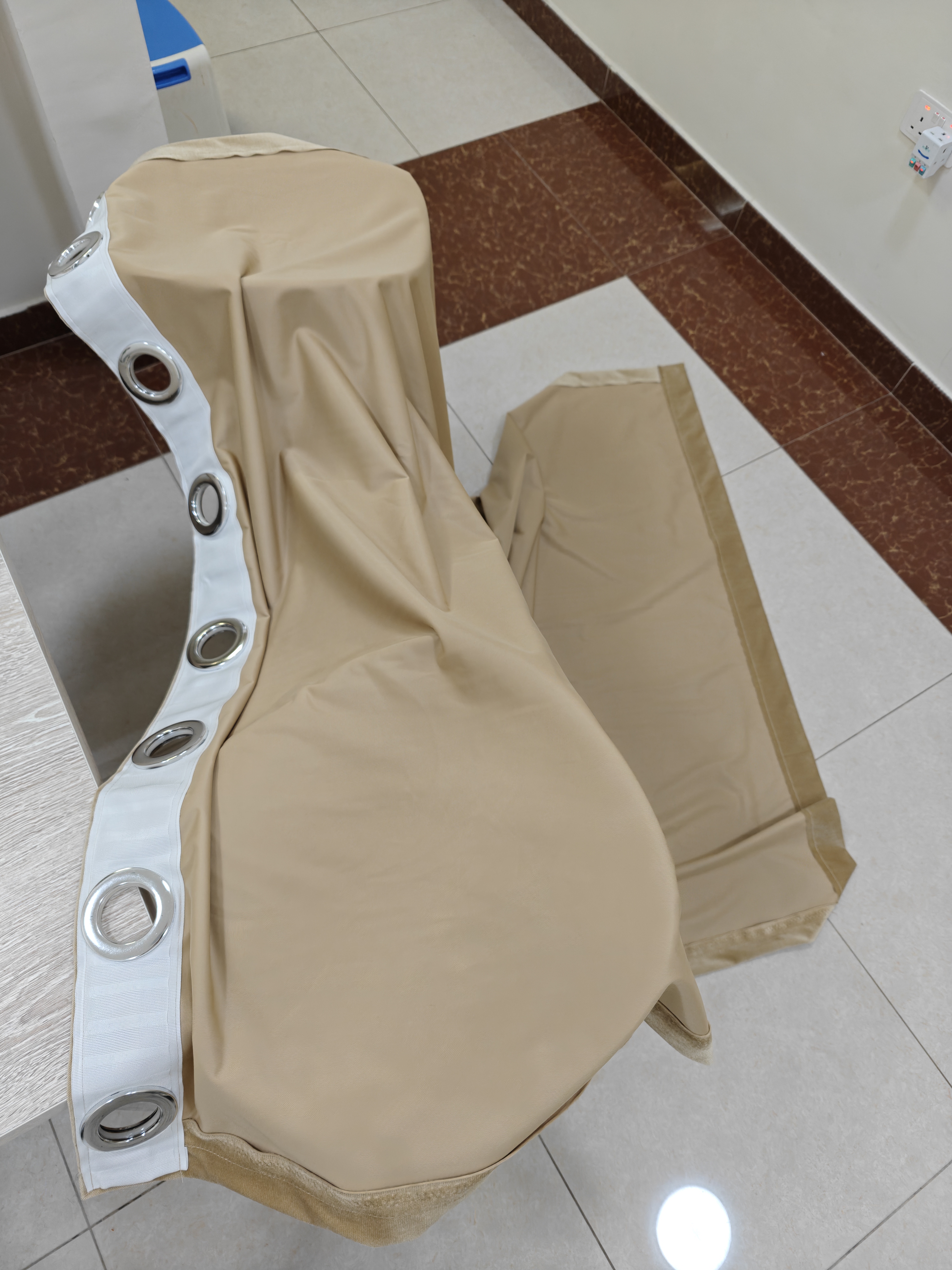 Curtains (Four - QAR 99) for Sale (Beige) – Elegant & Versatile! - Mansoura - Image 1