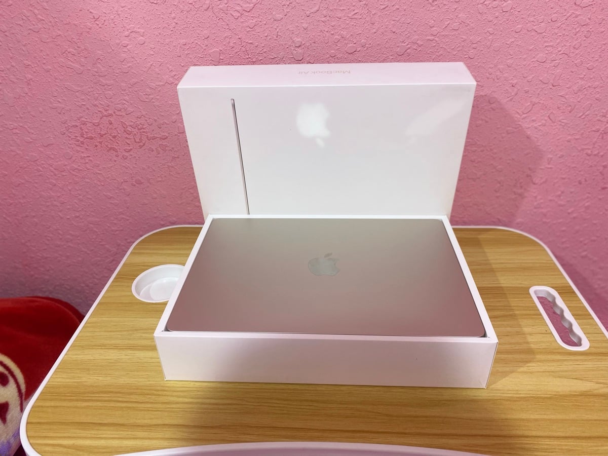 MacBook Air M2 | with Complete Box - Image 1