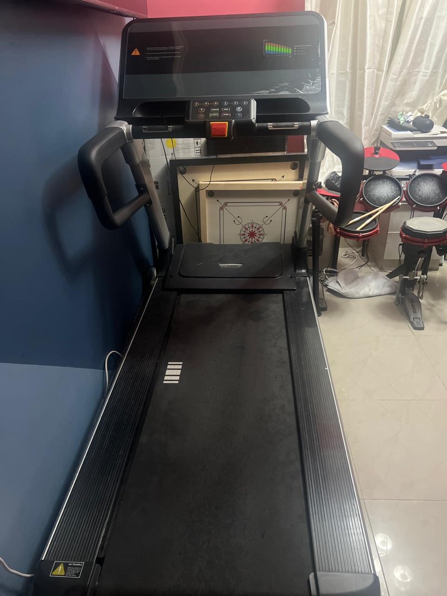 Commercial treadmill - Image 2