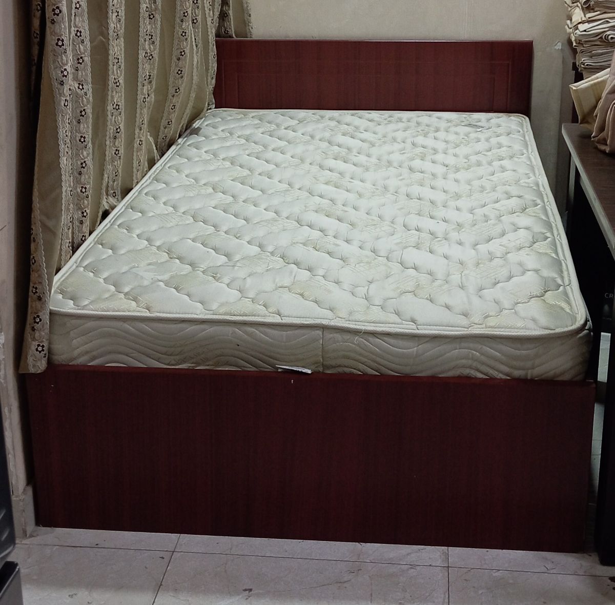 Qatar Airways furniture available - Image 15