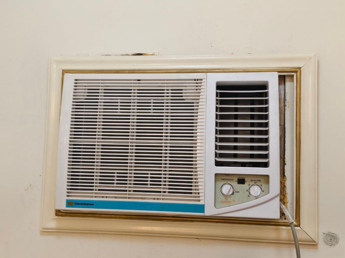 ac for sell 1.5 ton 2 ton available 72075754 - Image 1