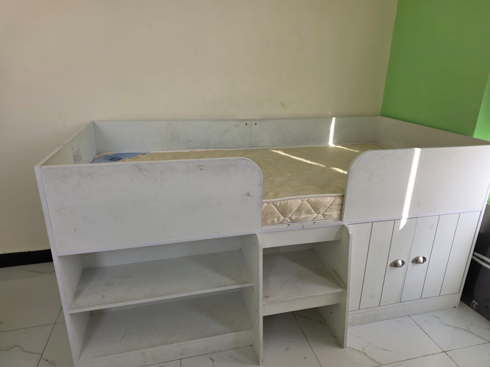 Bed and mattress  - Image 8