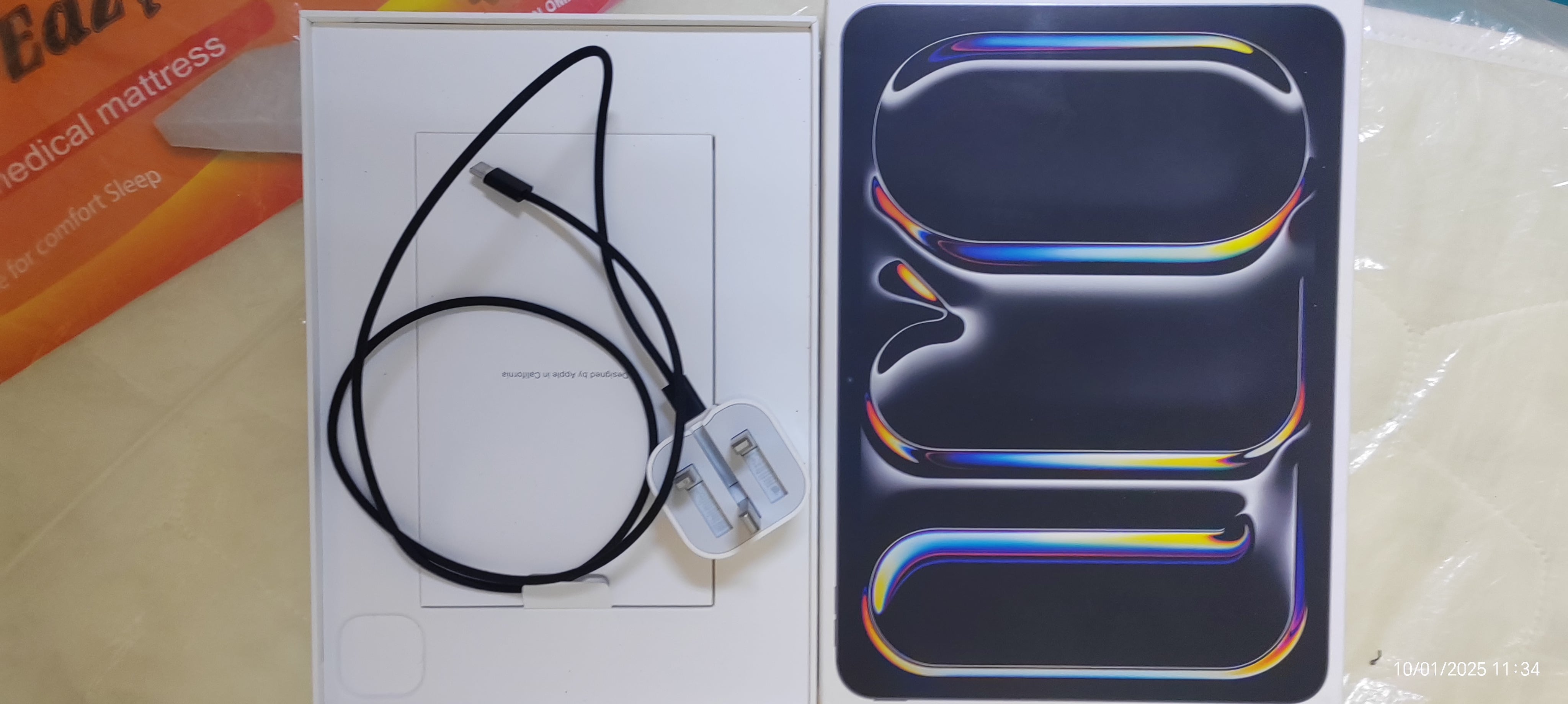 Ipad pro 11 inch (M4) 256 GB capacity with foldable cover . - Image 1