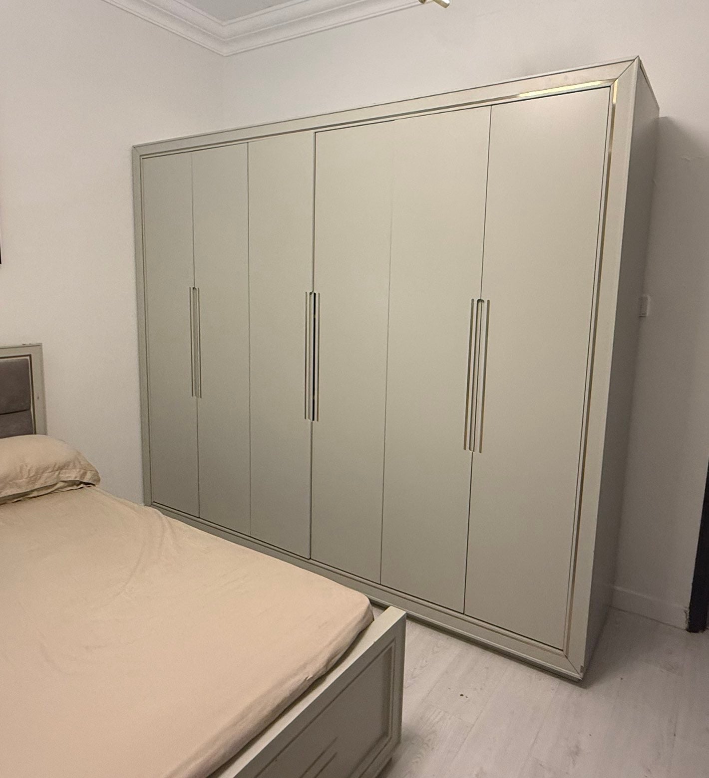King size bedroom  - Image 3