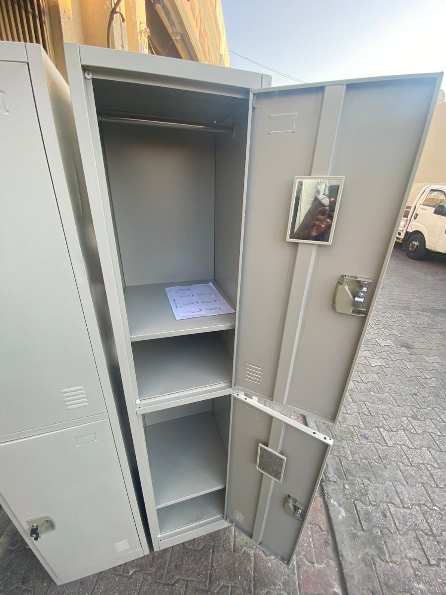 Metal storage cupboard - Image 2
