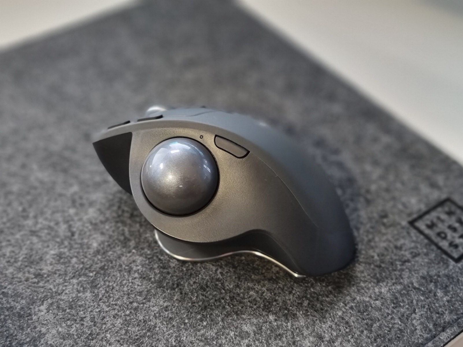 Logitech MX Ergo Advanced Wireless Trackball Mouse - Graphite - Image 2