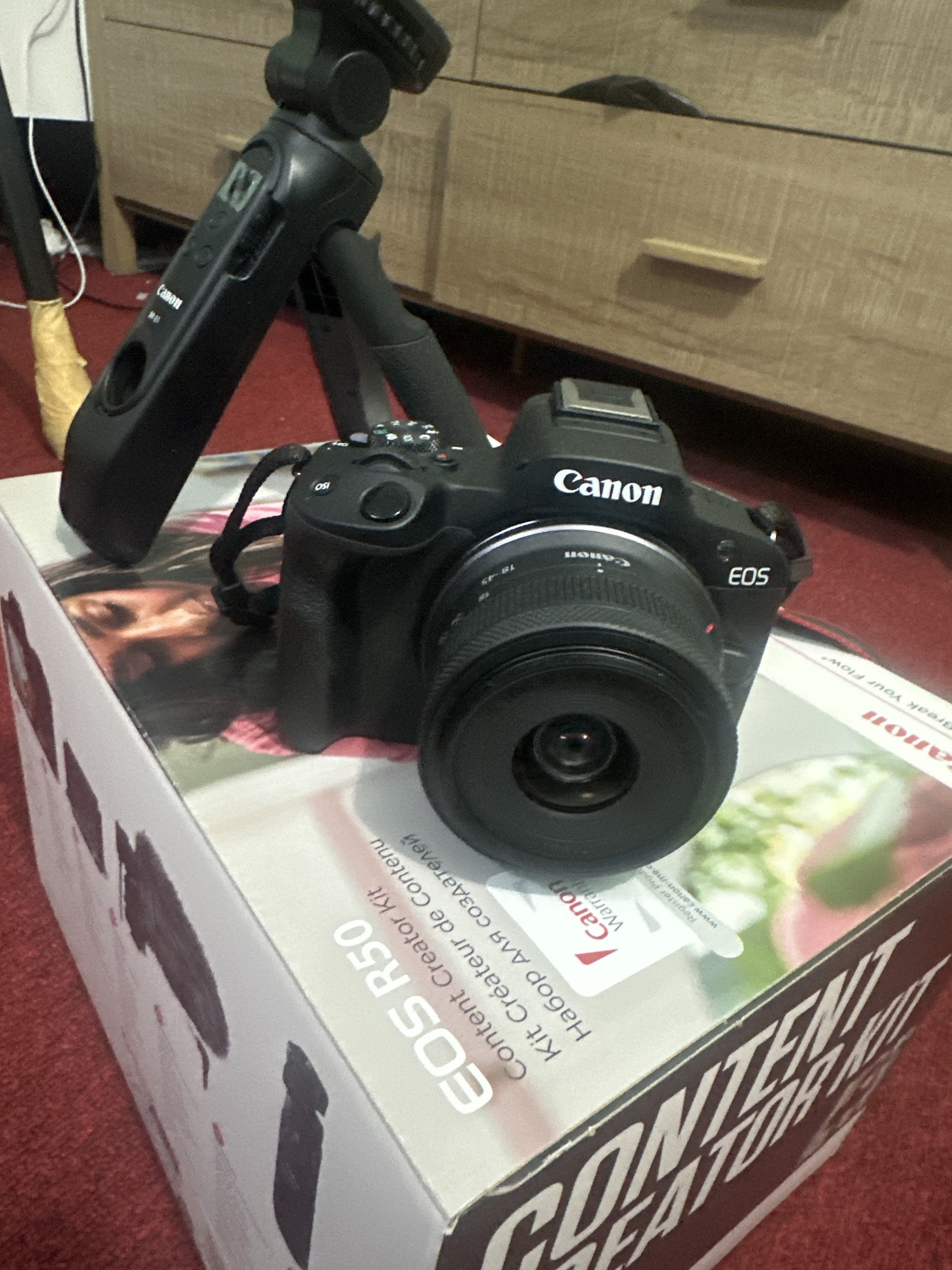 Canon R50 camera - Image 3