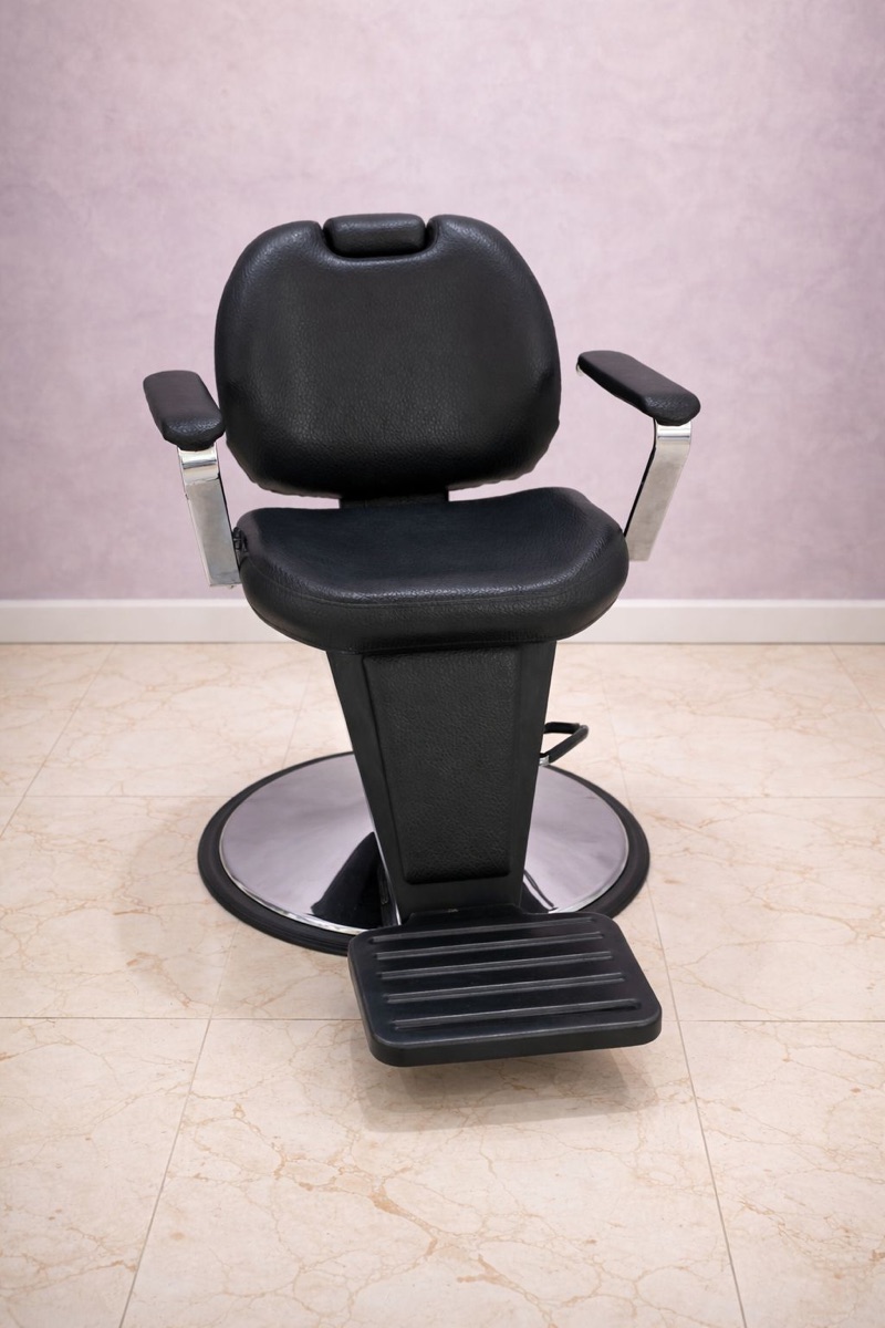 Salon Furnitures, equipment & products for sale أثاث ومعدات ومنتجات صالون للبيع - Image 9