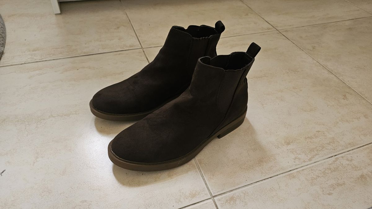 Ladies Boots very good condition - Image 1