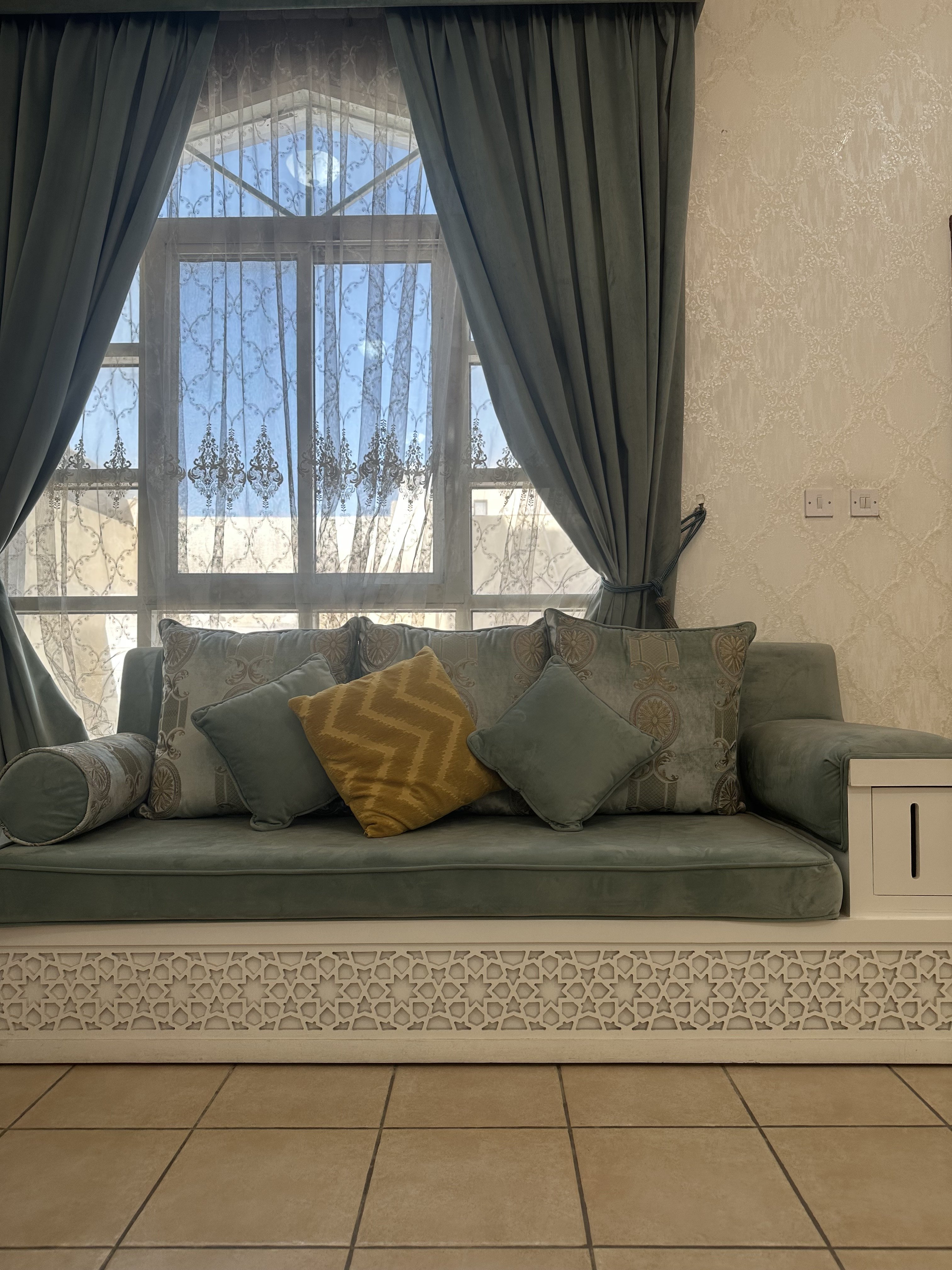 For Sale – Elegant Majlis Set turquoise? - Image 3