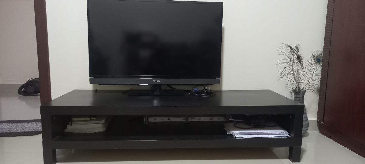 Toshiba 40 TV with wooden stand from ikea - Image 3