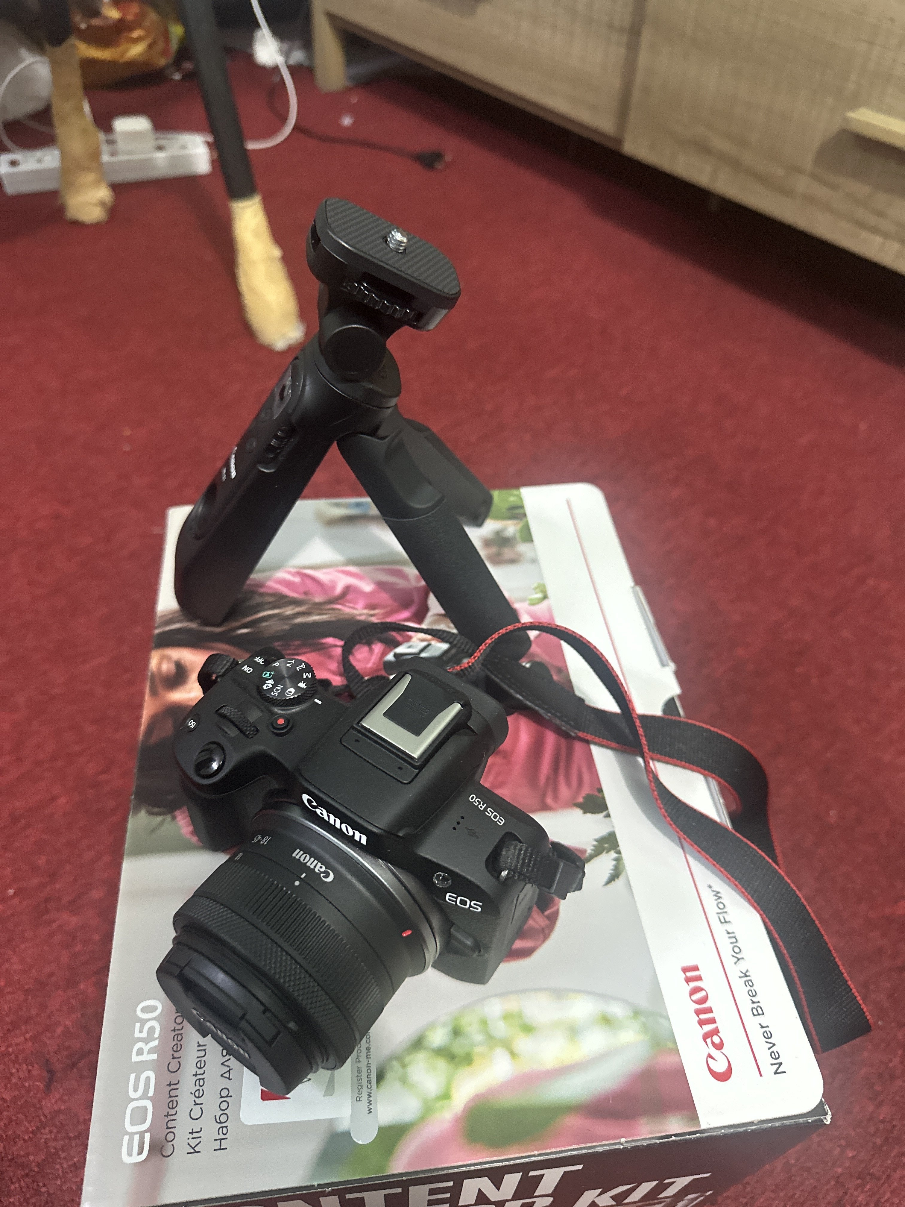 Canon R50 camera - Image 2