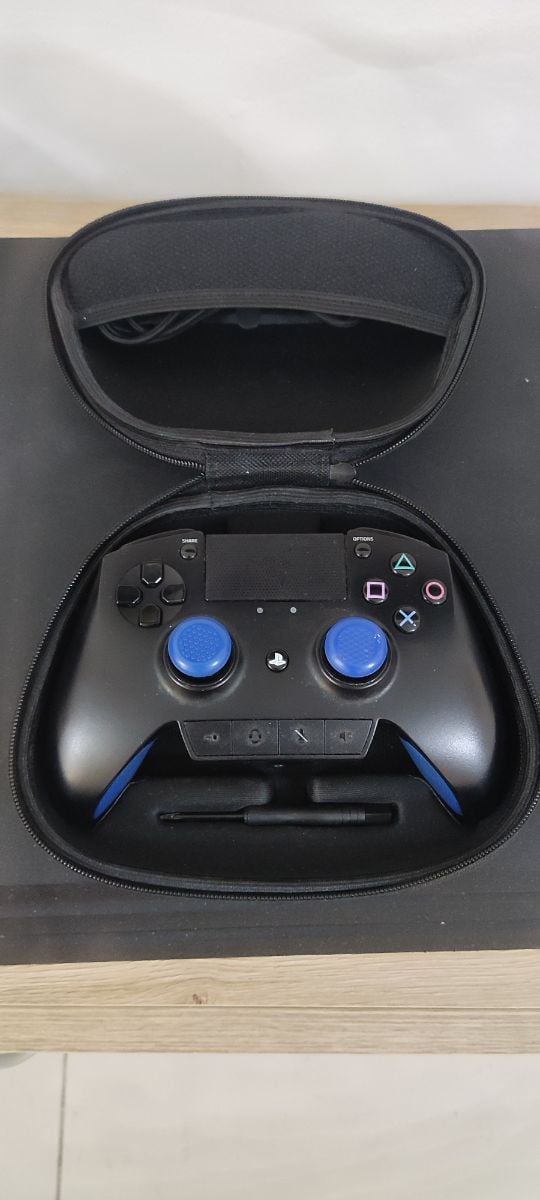 PS4 Razer Raiju Controller - Image 1