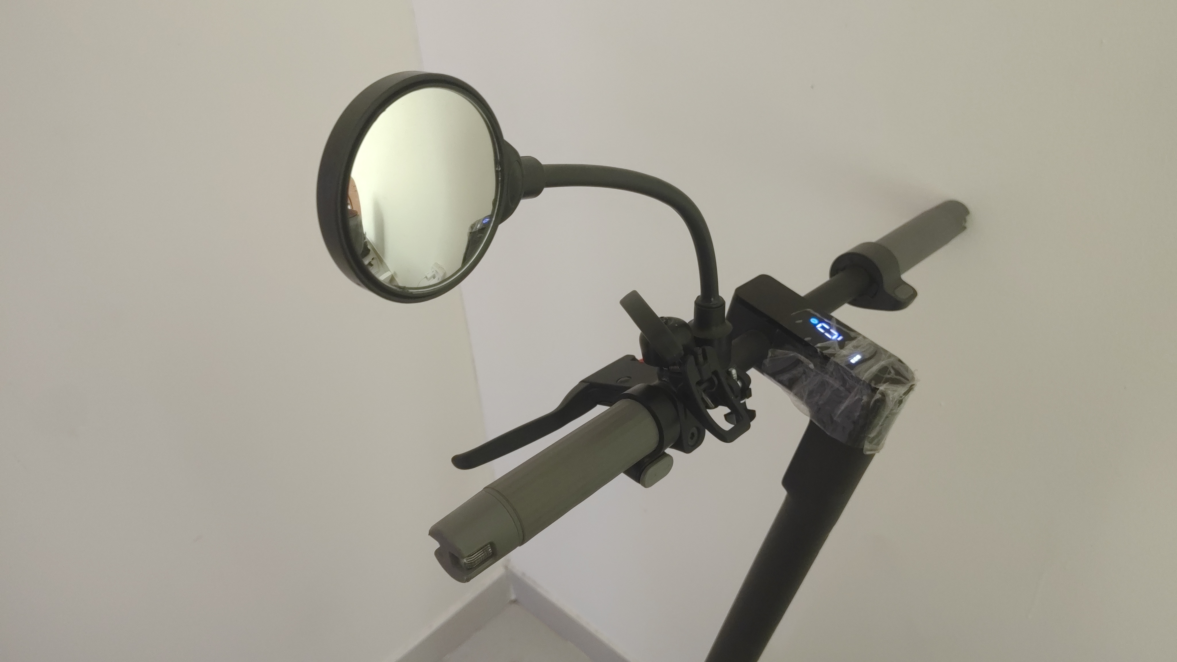 Xiaomi scooter 4  pro 2nd gen - Image 5